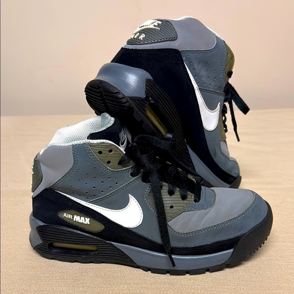 Nike Air Max 90 boot/Sneaker - Gray and Black